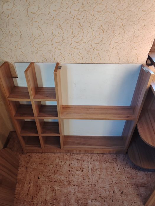 Продавам употребявано бюро