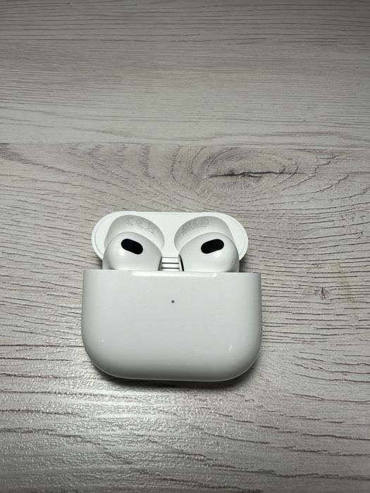 Продам Apple Airpods 3