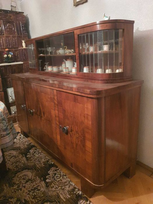 Bufet vitrină Art Deco interbelic (1930–1938) – lemn masiv,nuc,cristal
