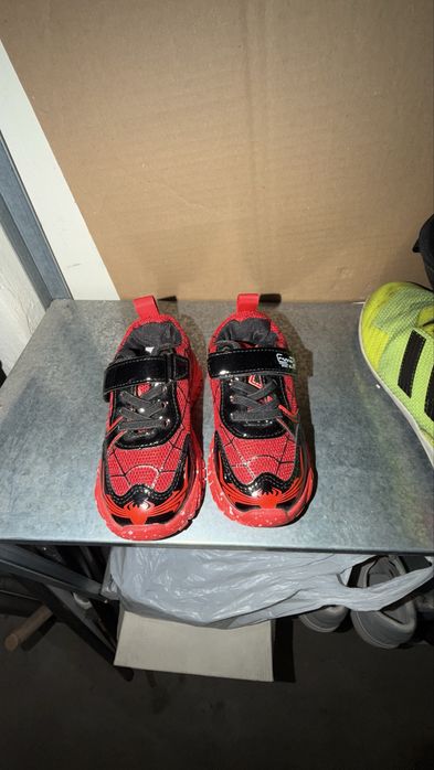 Детски маратонки много запазени и нови