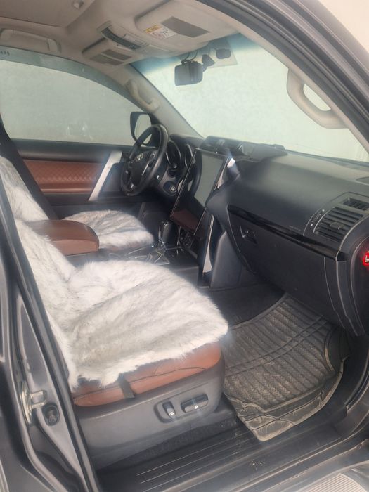 Tayota land cruiser prado