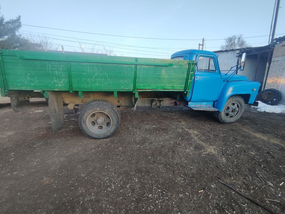 Газон бортовой на ходу.