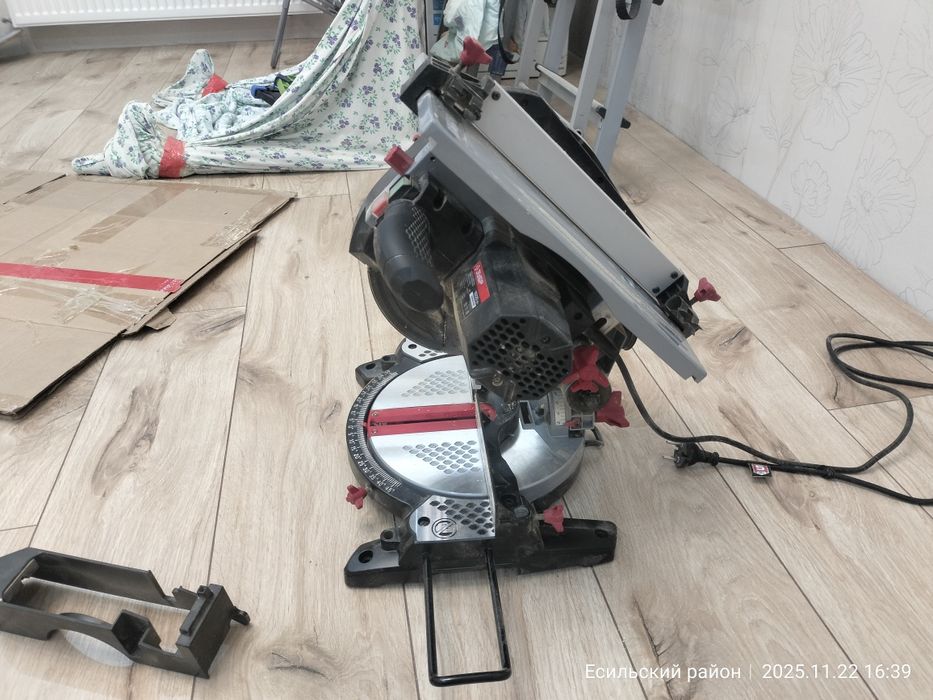 Продам торцовку Зубр