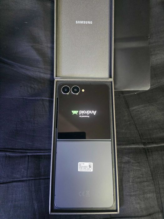Samsung Galaxy Z flip 8 Graphite