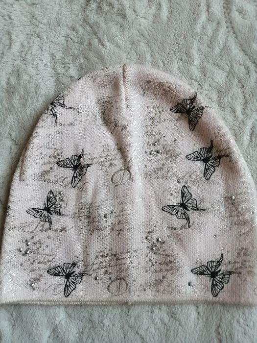 Продам шапки на девочку