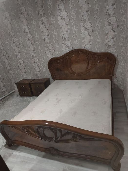 Тумбы,кровать               .