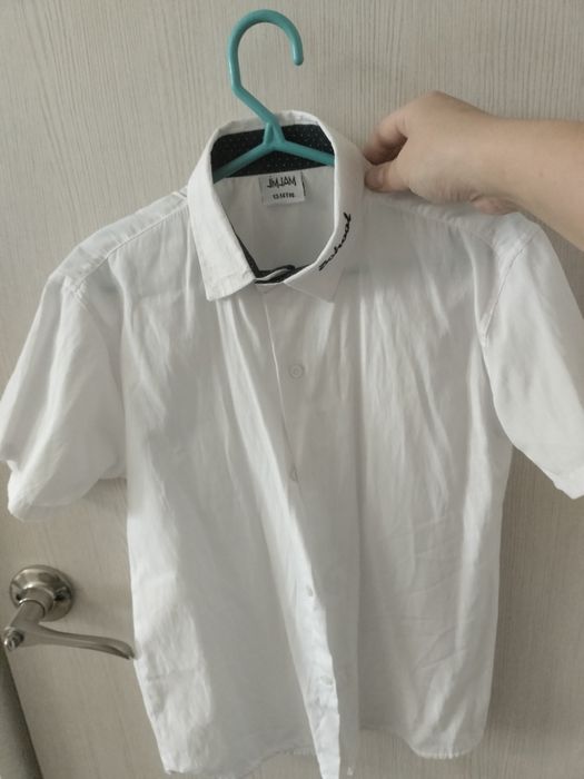 Продам 4 школьные рубашки