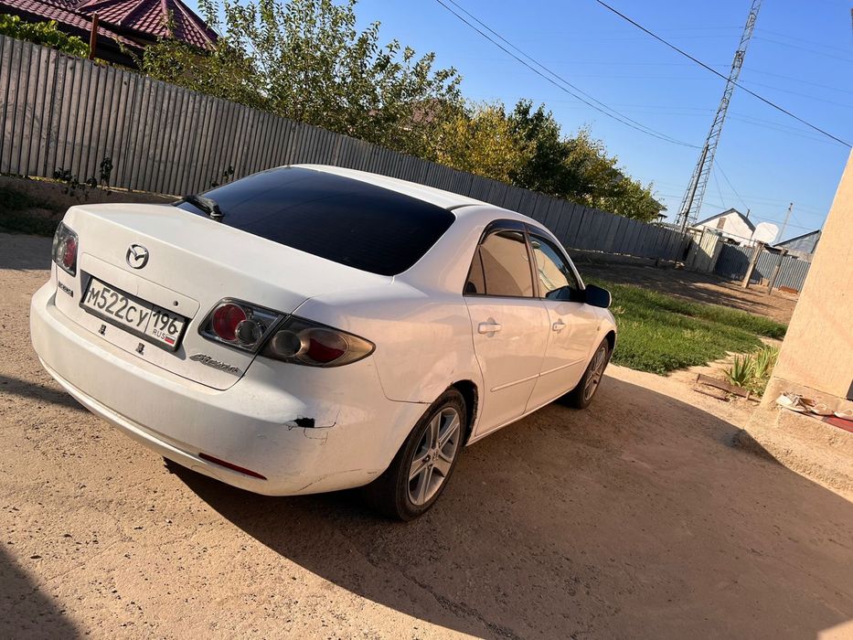 Легковые авто Мазда 2005 года