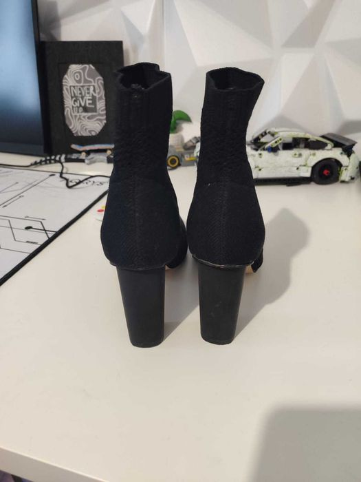 Ghete din material tricotat,Zara, stare f buna, 36