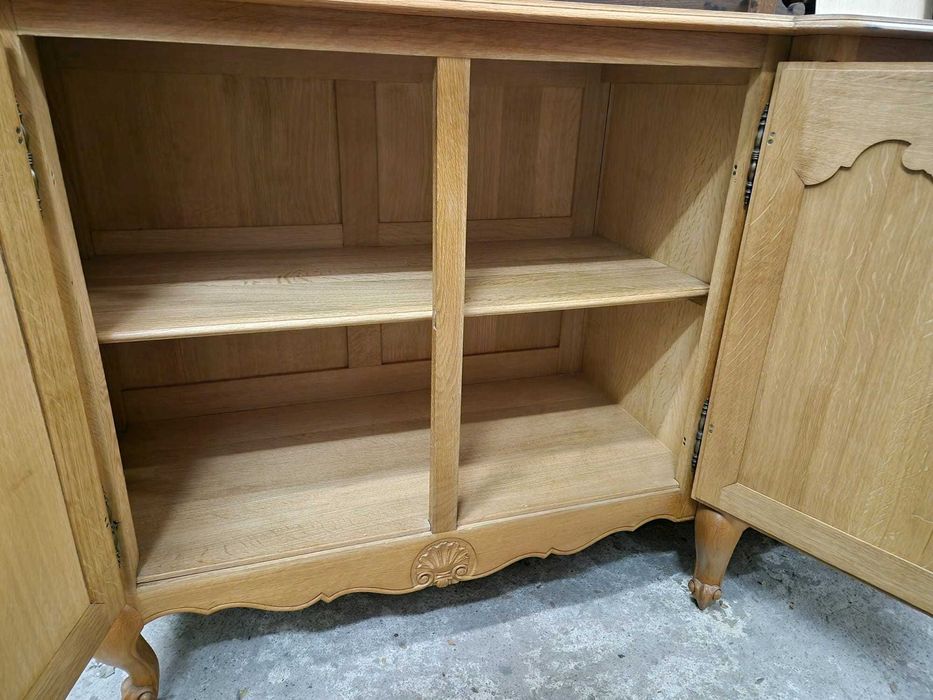 Контрабюфет дресоар от дъбов масив в стил "ЛУИ XV"