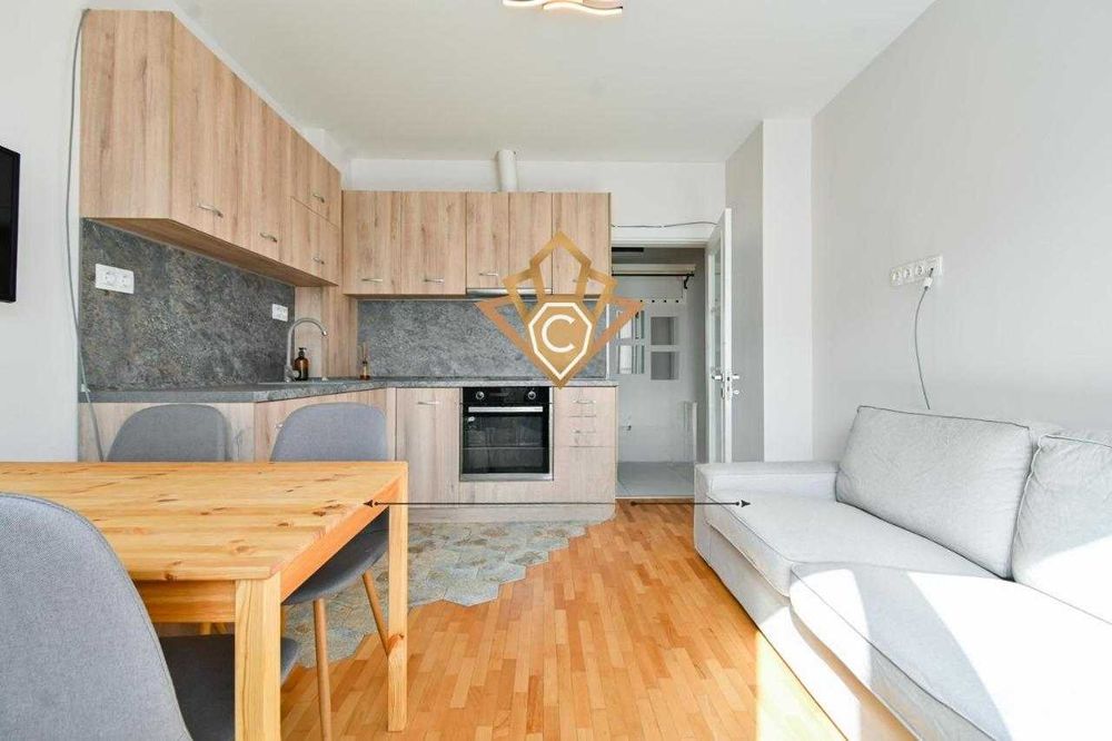 Дава се под наем Тристаен апартамент в София, Гоце Делчев - 73 кв.м за 765 € - Снимка #2