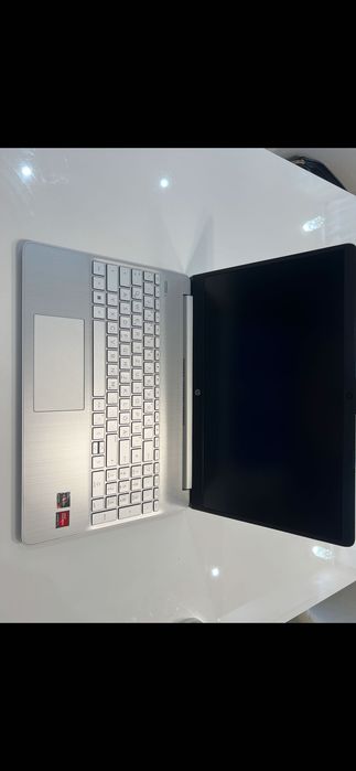 лаптоп HP 15s / 15.6" / AMD Ryzen 7 5700U / 16GB RAM / [512GB] SSD / Win 11