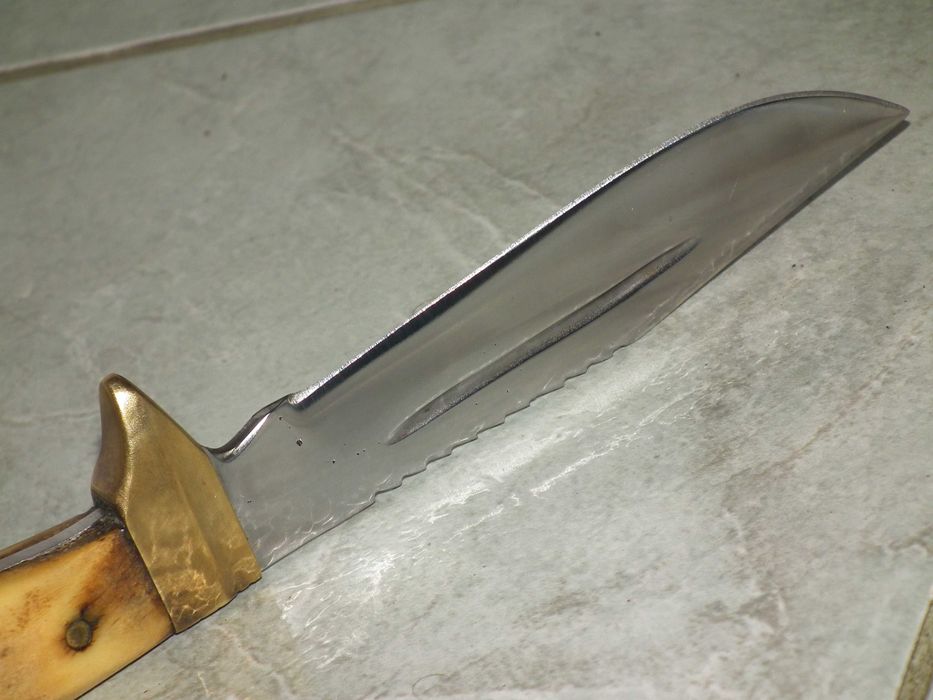 Cutit vánátoare maghiar retro cu plásele din corn + toc piele nr.23