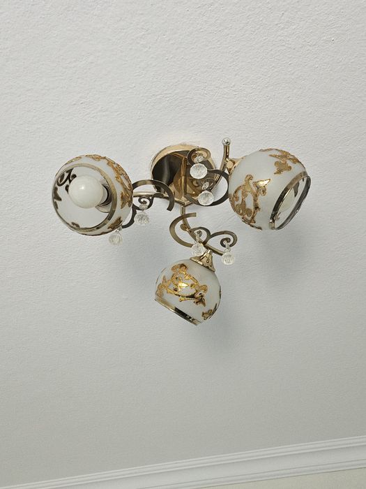 Три люстры разные