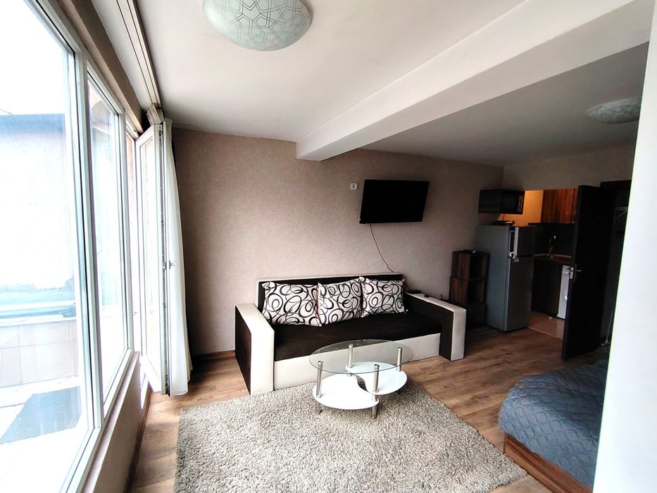 Едностаен от 42 кв.м, Център, обзаведен, ремонтиран, за Ч. Л - 450 EUR