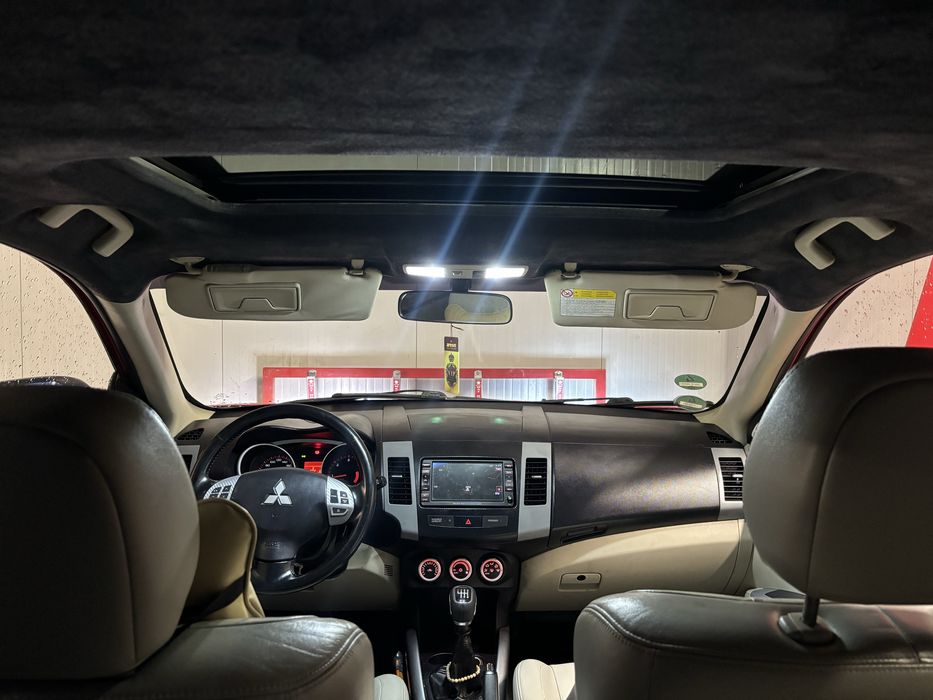 Mitsubishi Outlander 2.0 TDI 140 cp 4x4 recent adus