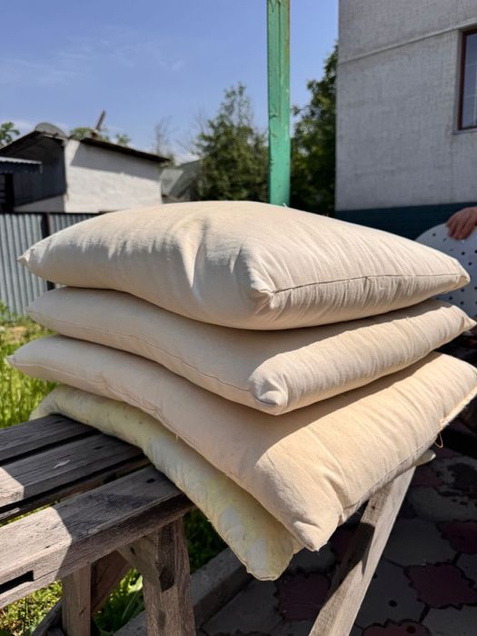 Продам подушки 4 шт.