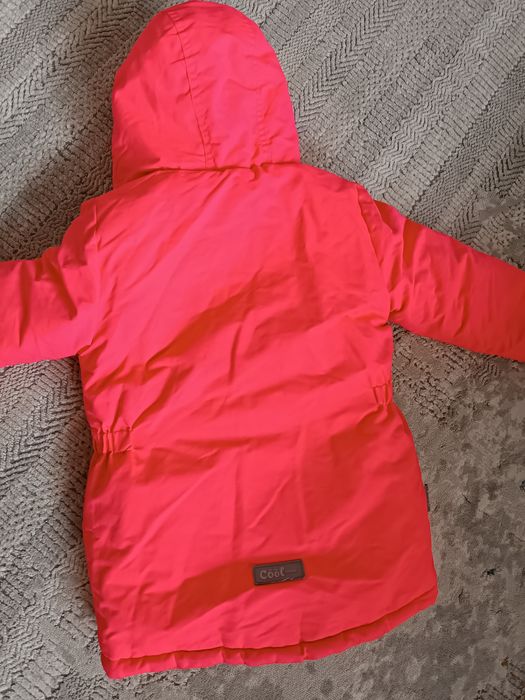 Продам куртку для девочек