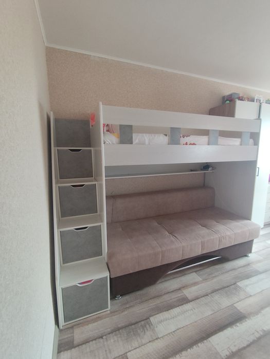 Продам двухъярусную кровать с диваном