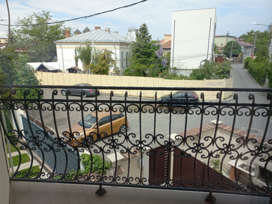Apartament 3 camere in vila,curte individuala,Craiova-zona Ciuperca/Biserica Madona/Stadion