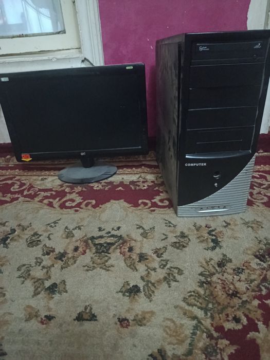 Kompyuter monitori bilan
