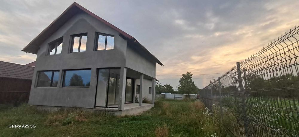 Casă de vânzare