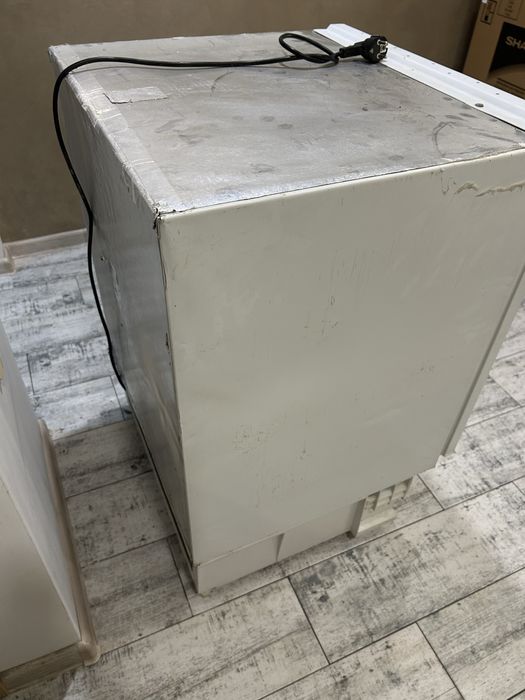 AEG хладилник за вграждане