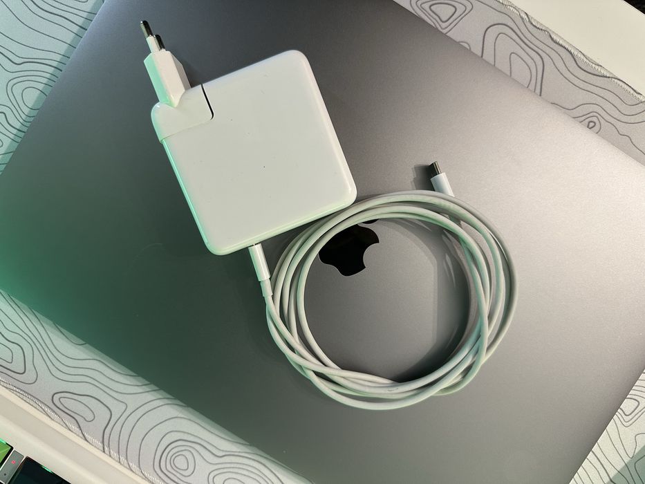 Macbook Pro 2019 I7, 16GB Ram, 512GB SSD