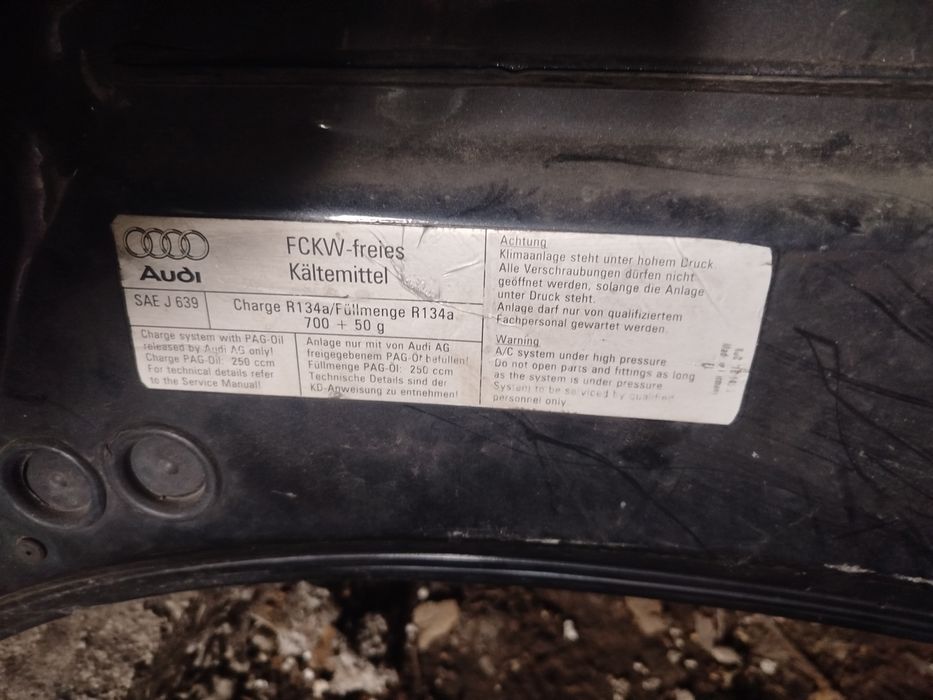 Продам капот на Ауди А4