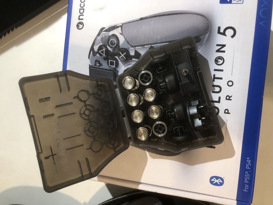 Nacon Revolution 5 Pro (PS4 / PS5 / PC)
