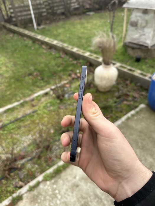 Продавам iPhone 12 – 128 GB, тъмно син
