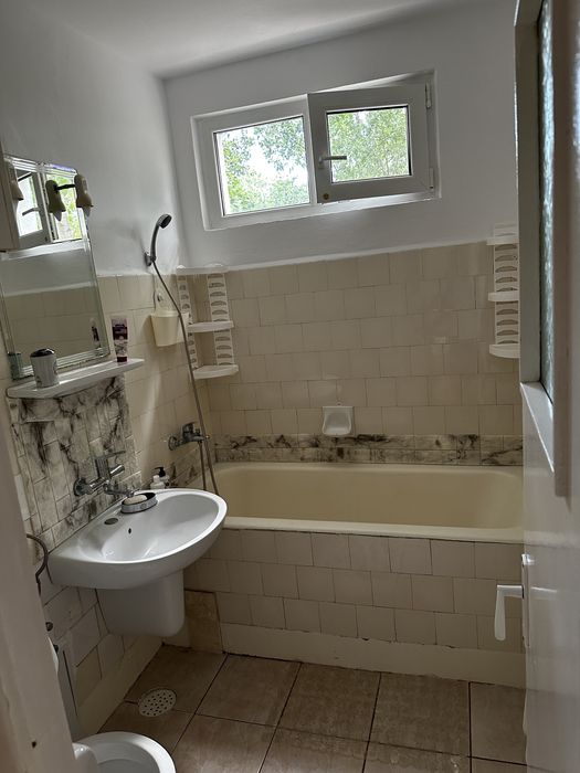 Vand apartament 2 camere semidecomandat zona spitalul mare tomis 2
