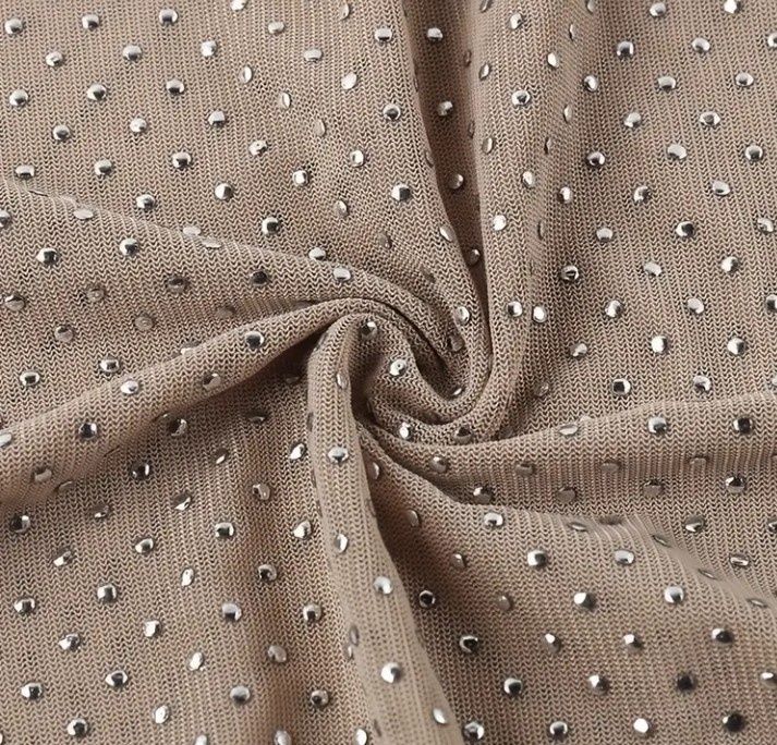 Top nude dama super model, accesorii metalice