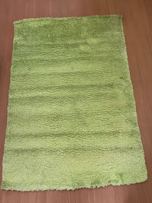 Килим - зелен цвят , 1.70 на 1.20 - 90  лв..Спален комплект - 300 евро