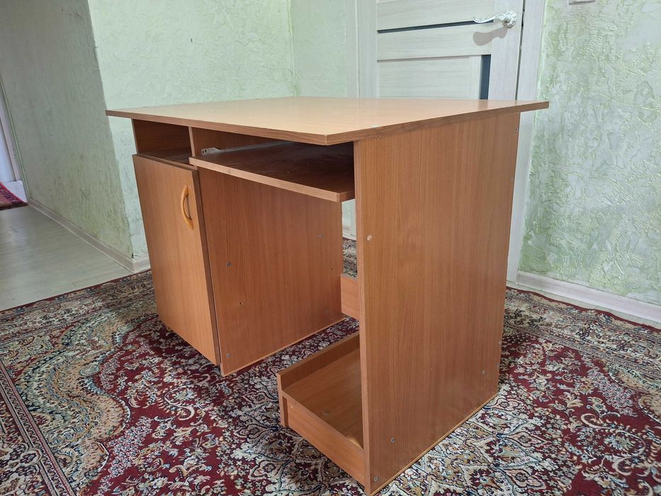 Стол для компьютера
