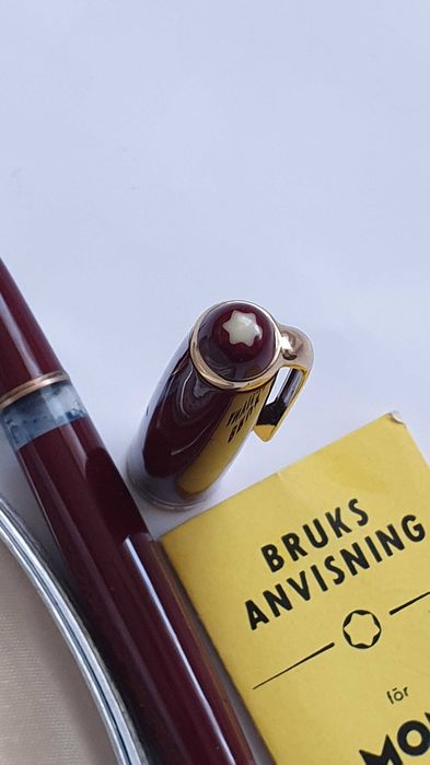 Писалка Montblanc 252 в цвят бордо със златен писец 585