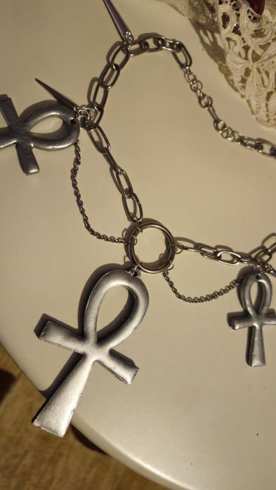 colier gothic ankh