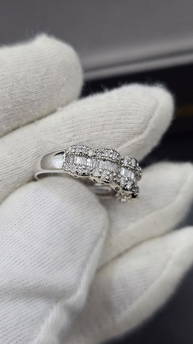 Златен пръстен 14К (585) с естествени Baguette & Brilliant Cut диаманти