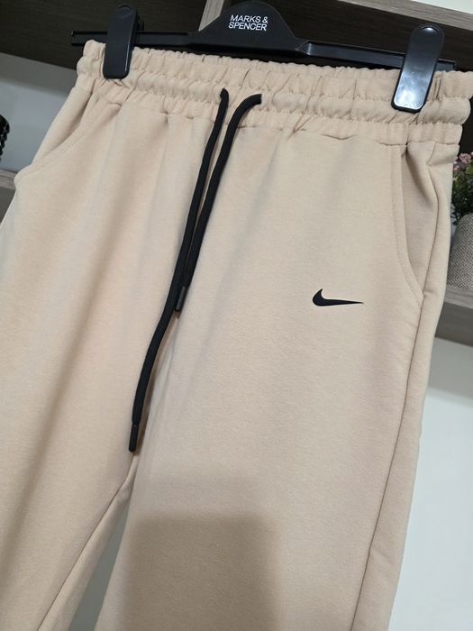 Nike pantaloni subtiri noi marimea S