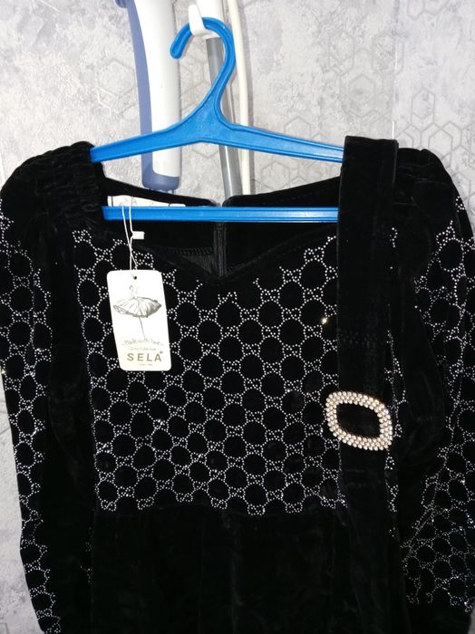 Oqshom libosi sotiladi