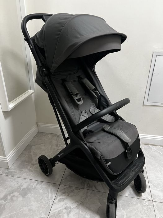 Детская прогулочная коляска