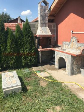 Къща с два жилищни и един призмен етаж в гр. Бяла Слатина