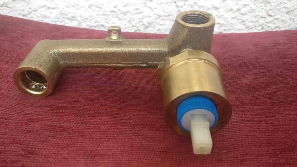 Смесител за вана или мивка