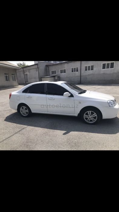 Лачетти сотилади