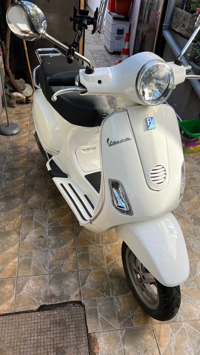 Vespa LX 125 3V i.e. 2012 Albă – 16k Înmatriculată RO, stare excelentă