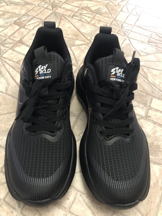 Кроссовки мужские размер 40