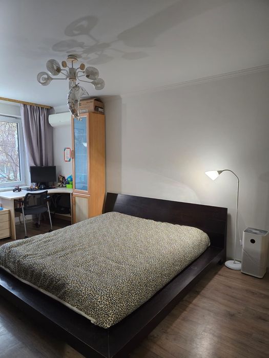 Двуспальная кровать с матрасом