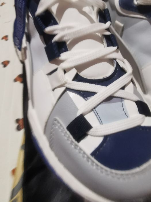 Продам детские кроссовки