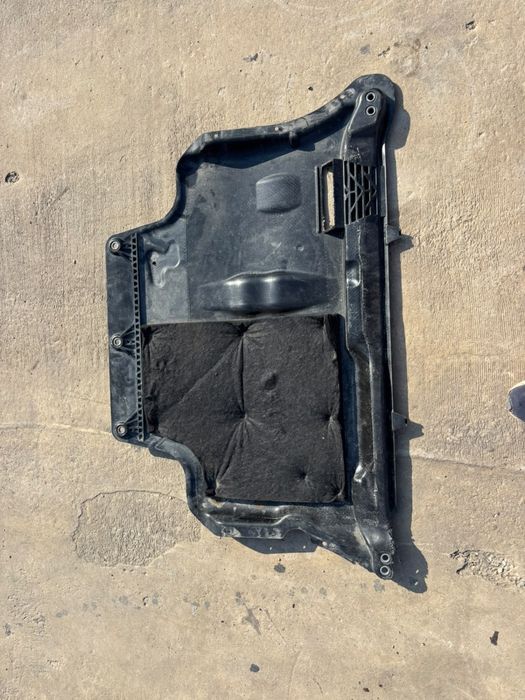 Кора под мотора Audi A3 2005 3q0 825 902
