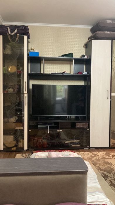Продам витрину для гостинной